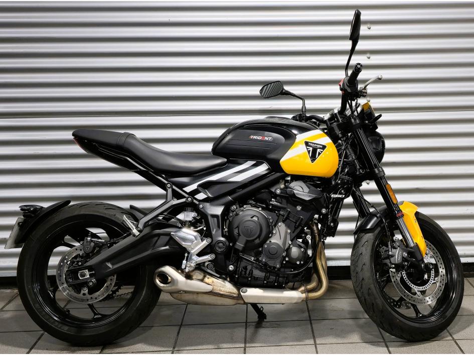 TRIUMPH TRIDENT 660