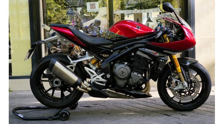 TRIUMPH SPEED TRIPLE 1200 RR