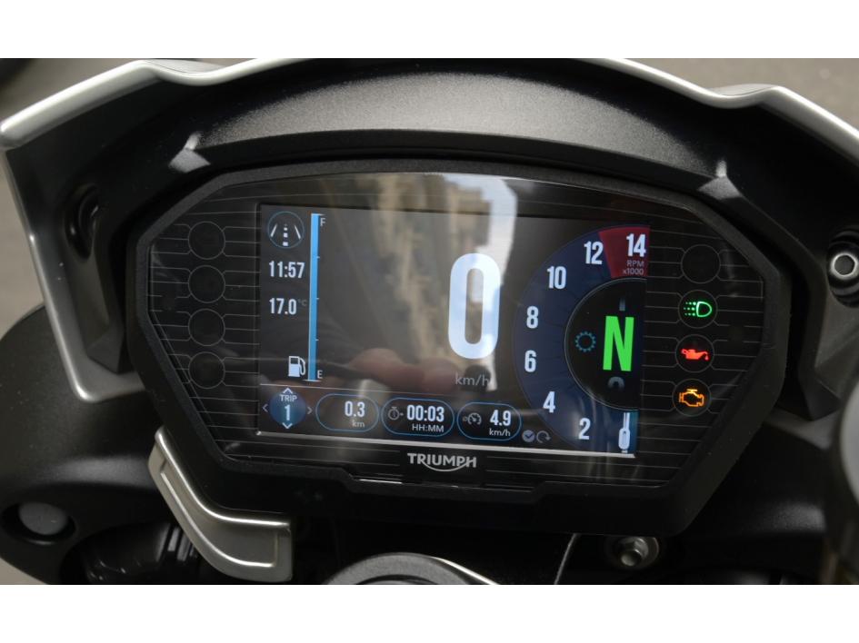 TRIUMPH STREET TRIPLE 765 R